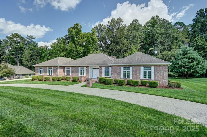 Property Photo:  7 Ashley Place  NC 28739 