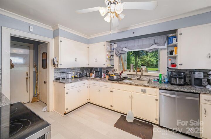 Property Photo:  1612 Statesville Boulevard  NC 28144