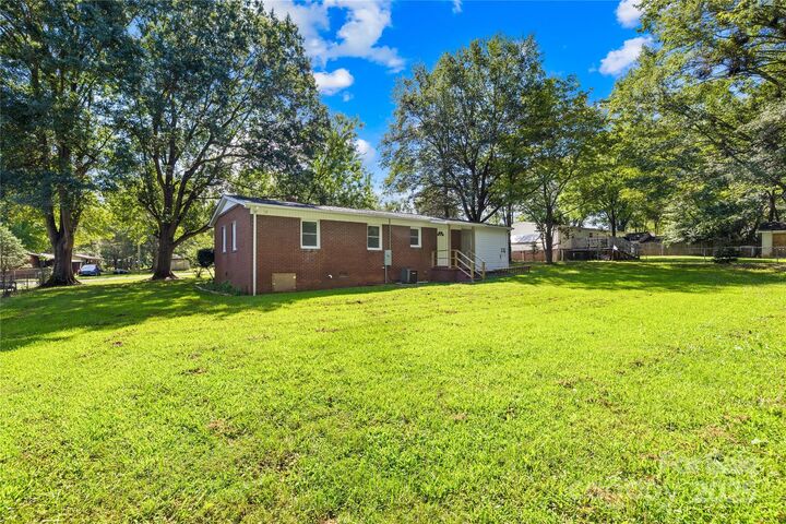 Property Photo:  505 Mauney Lane  NC 28150 