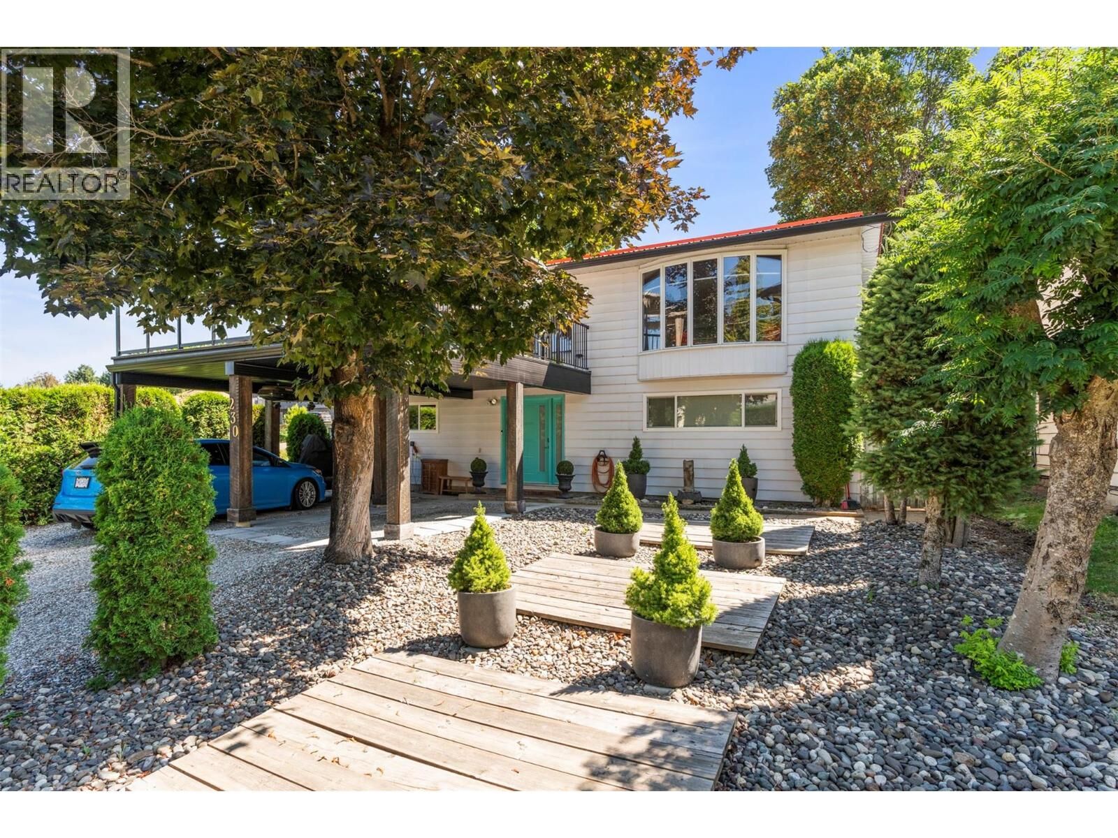 Property Photo: 230 6 Street Southeast BC V1E 4E8