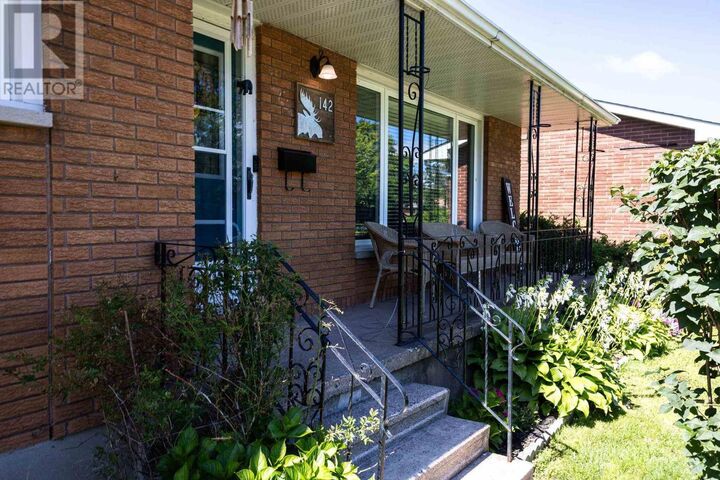 Property Photo: 142 Lasalle Ct ON P6B 4R6