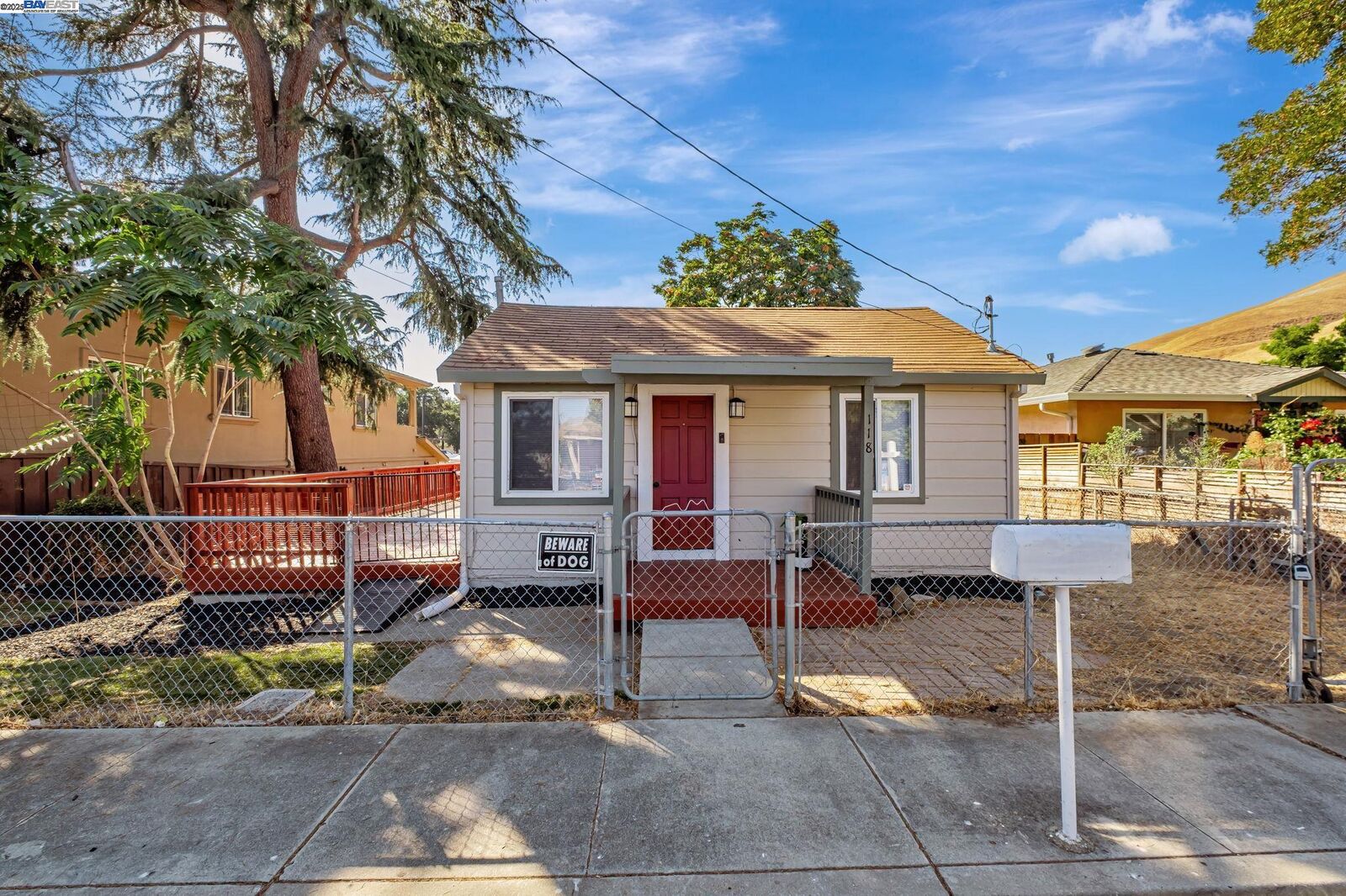 Property Photo: 118 Sycamore St CA 94536