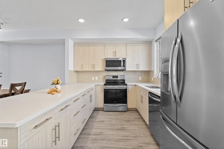 753 Allard Boulevard SW  Edmonton AB T6W 3W5 photo