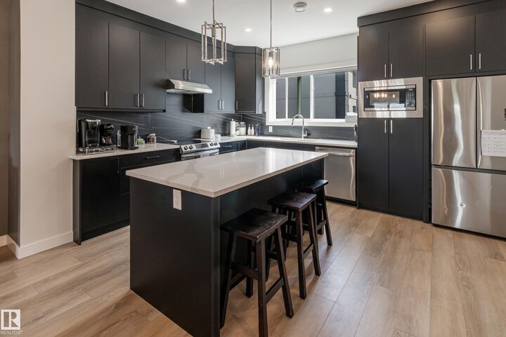 Property Photo:  10 Salisbury Way 42  AB T8B 0B1 