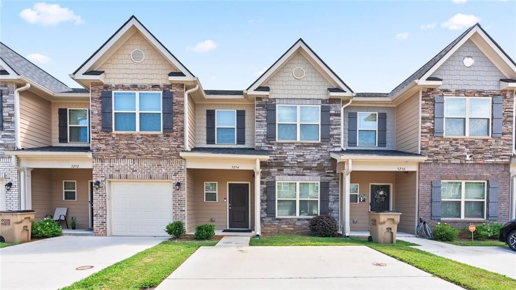 Property Photo: 5254 Carrie Drive GA 30260