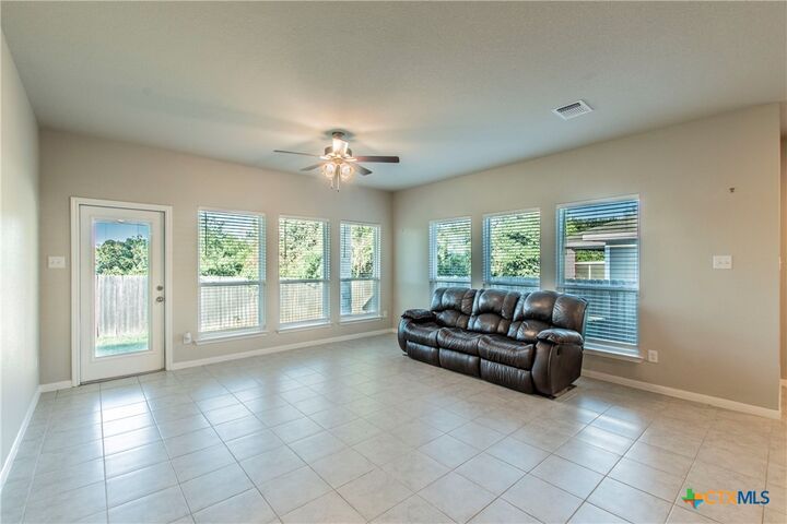 Property Photo: 448 Oxford Lane TX 76579