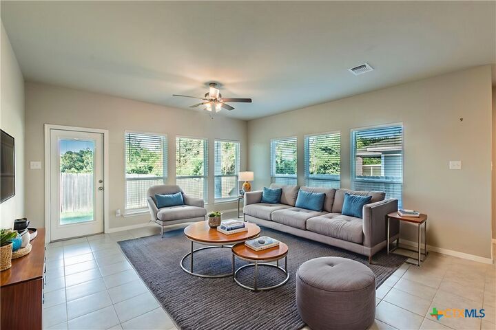 Property Photo:  448 Oxford Lane  TX 76579 