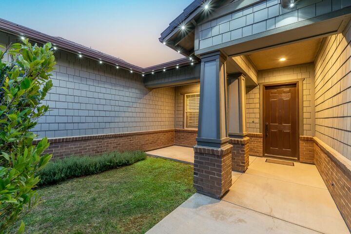 Property Photo: 572 Pinnacle Drive W CA 93636