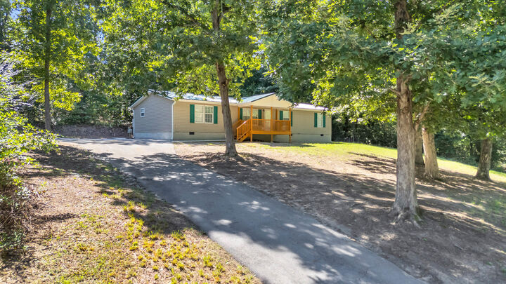 Property Photo: 864 Ponderosa Drive TN 37379