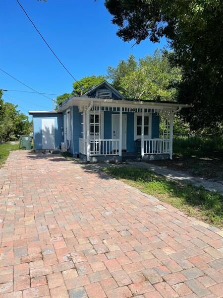 Property Photo: 1706 N 15th St FL 34950
