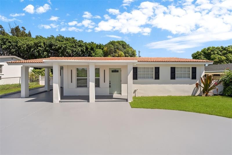 Property Photo:  1556 W 31st St  FL 33404 