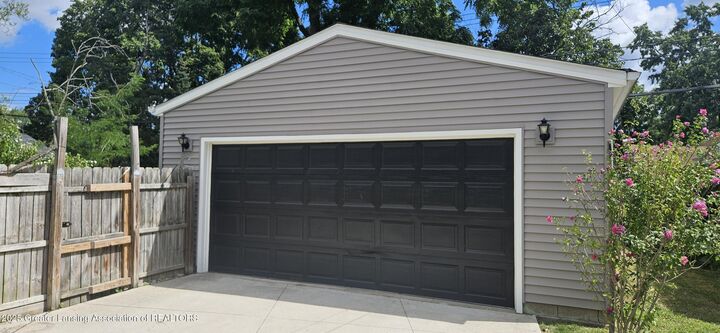 Property Photo: 1919 Clifton Avenue MI 48910