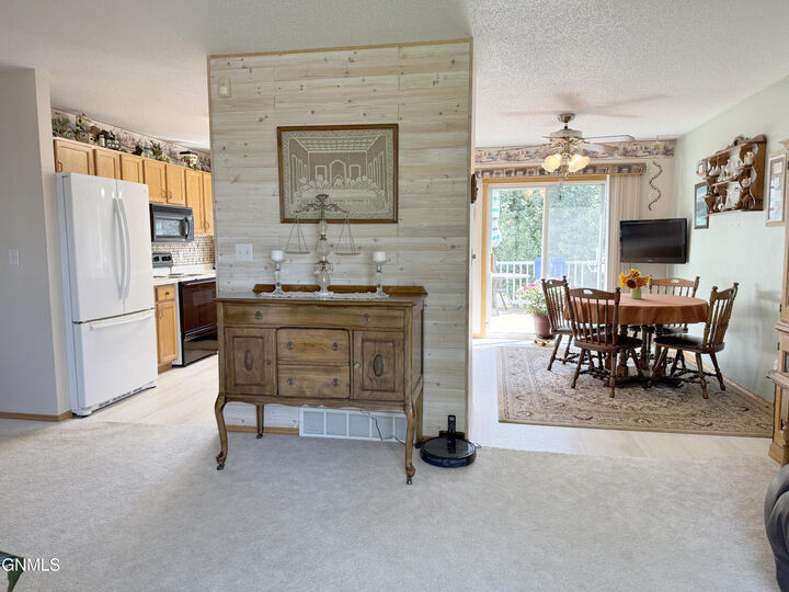 Property Photo: 2727 Lexington Drive ND 58503