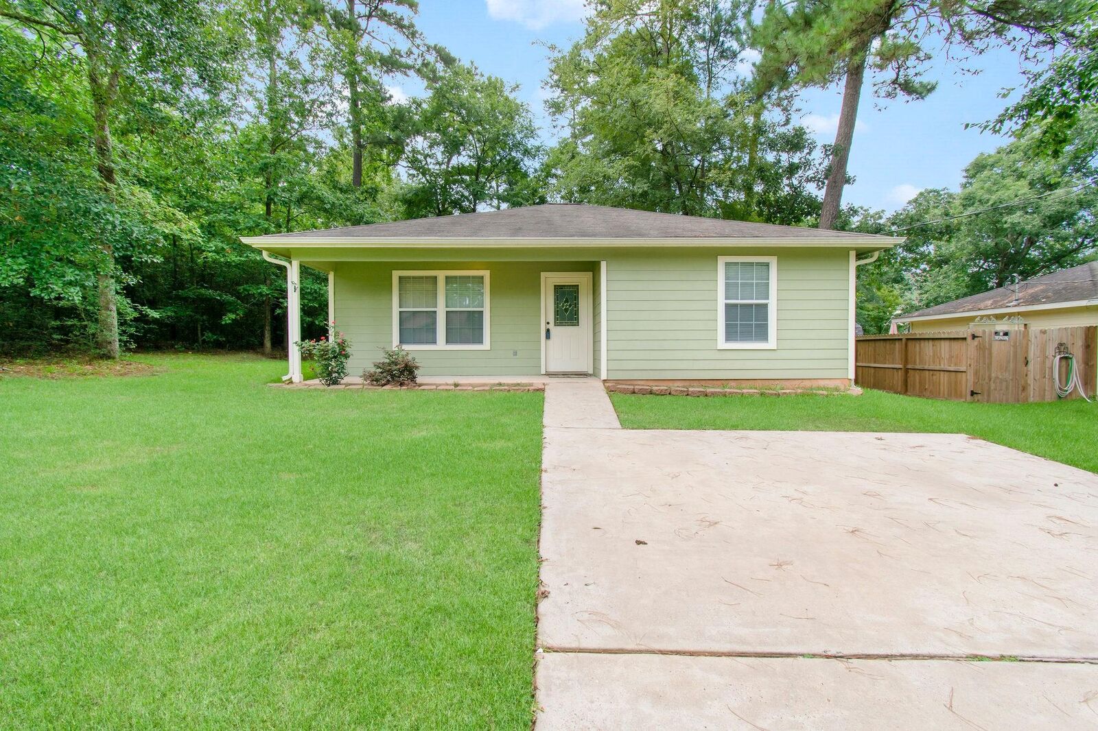 Property Photo: 10629 Royal Cavins Drive TX 77303