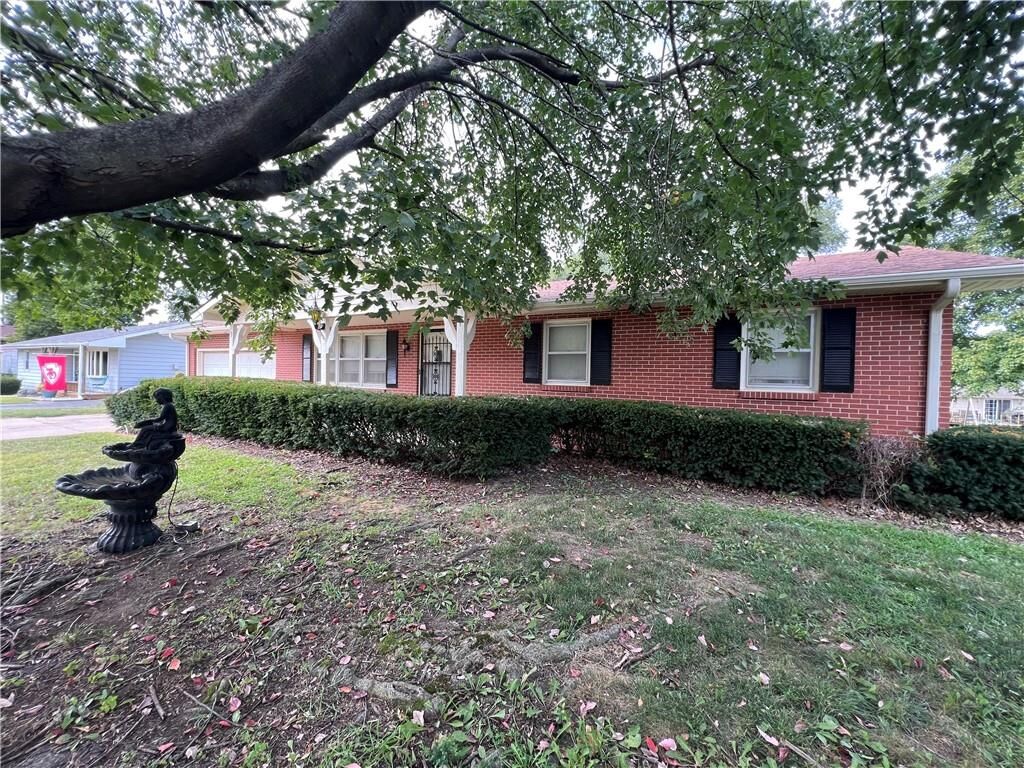 Property Photo:  601 W Elk Street  MO 64485 