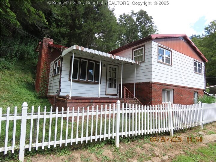 Property Photo:  957 Hunter Road  WV 25311