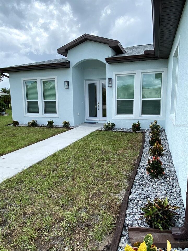 Property Photo: 1215 Rio De Janeiro Avenue FL 33983