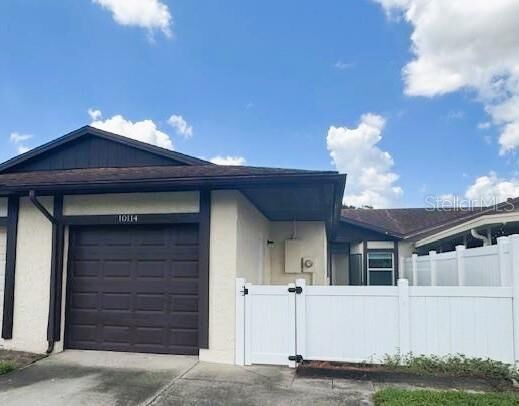 Property Photo: 10114 Blazed Tree Court FL 32821