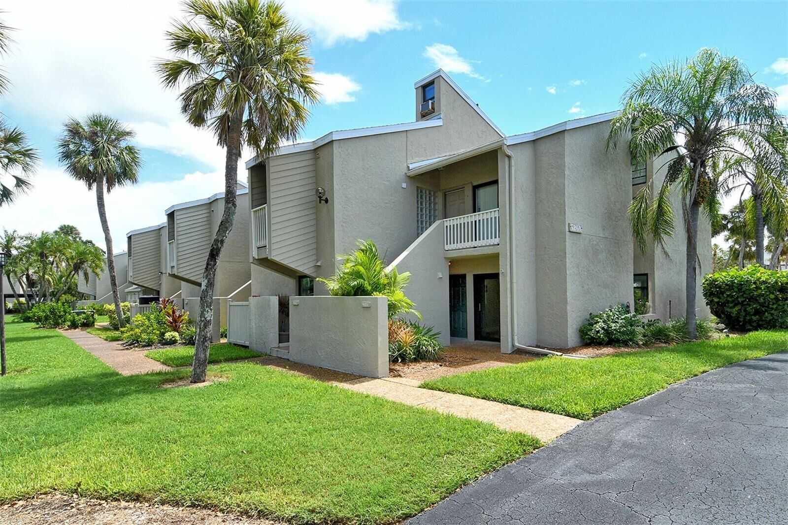 Property Photo:  5260 Gulf Of Mexico Drive 401  FL 34228 