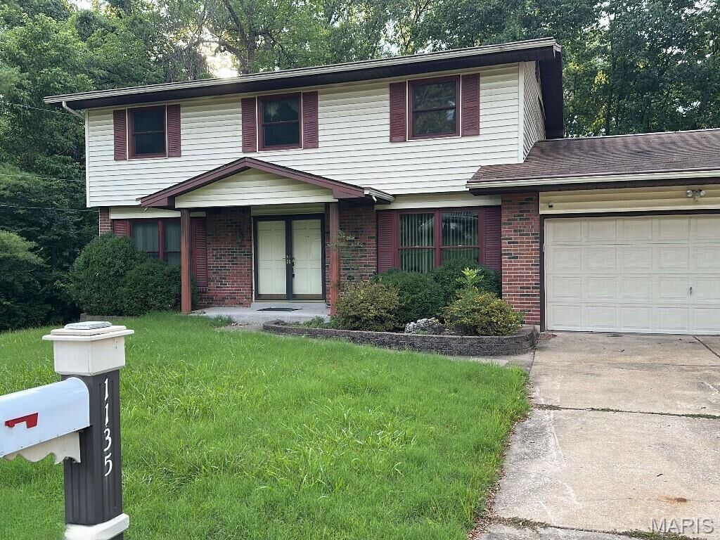 Property Photo: 1135 Olde Saybrook Drive MO 63301