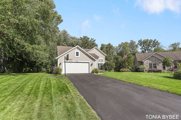 Property Photo: 1868 Suntree Lane MI 49464