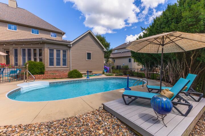 Property Photo: 31 Hodgehaven Circle IL 61704