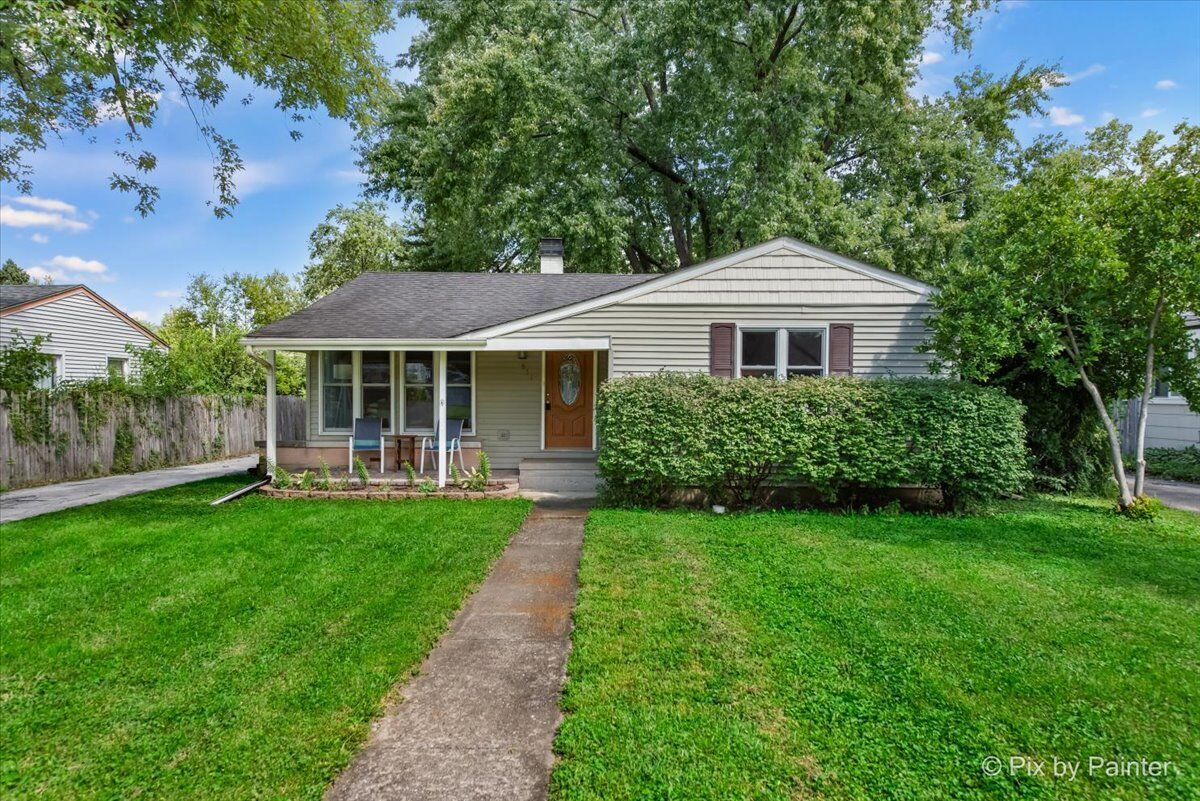 Property Photo:  617 N Vista Avenue  IL 60148 