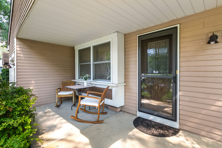 Property Photo: 417 Travelaire Avenue IL 60565