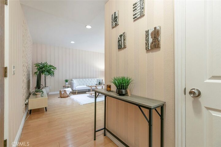 Property Photo:  605 N Louise Street 106  CA 91206 