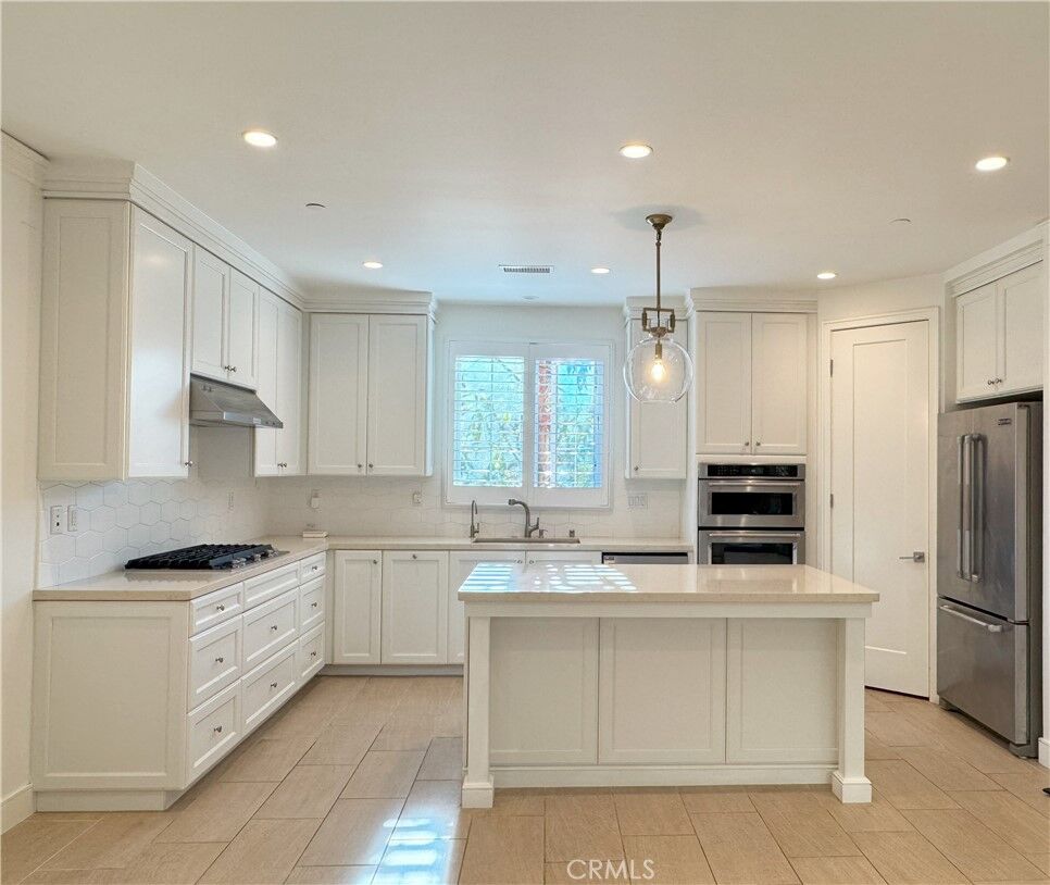 Property Photo: 184 Villa CA 92602