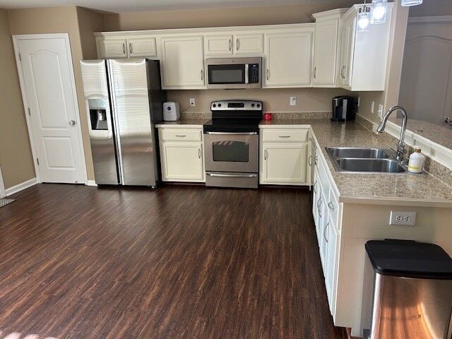 Property Photo: 553 Parkvue Village Way TN 37043