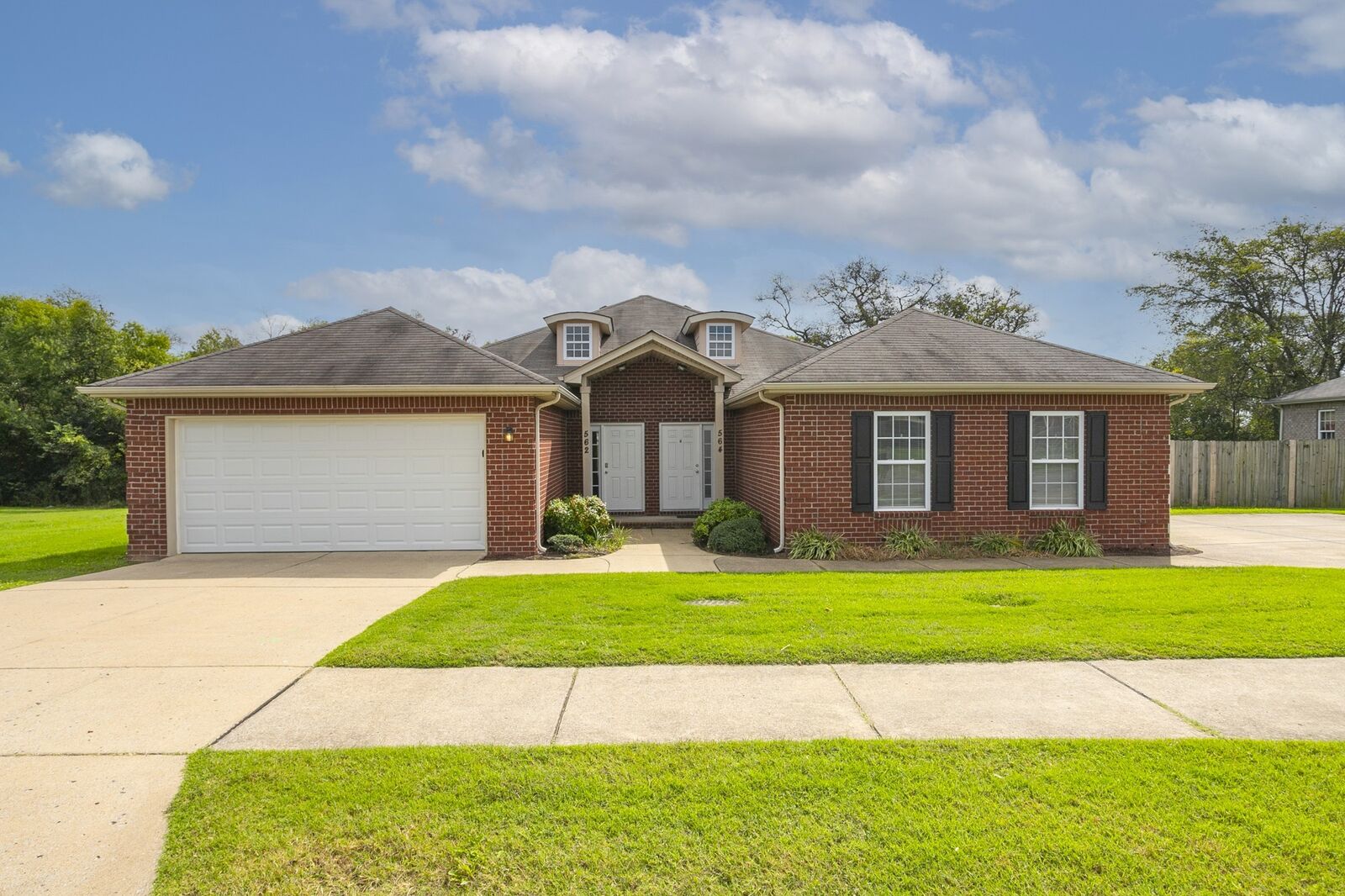 Property Photo: 564 Rose Cottage Cir TN 37066