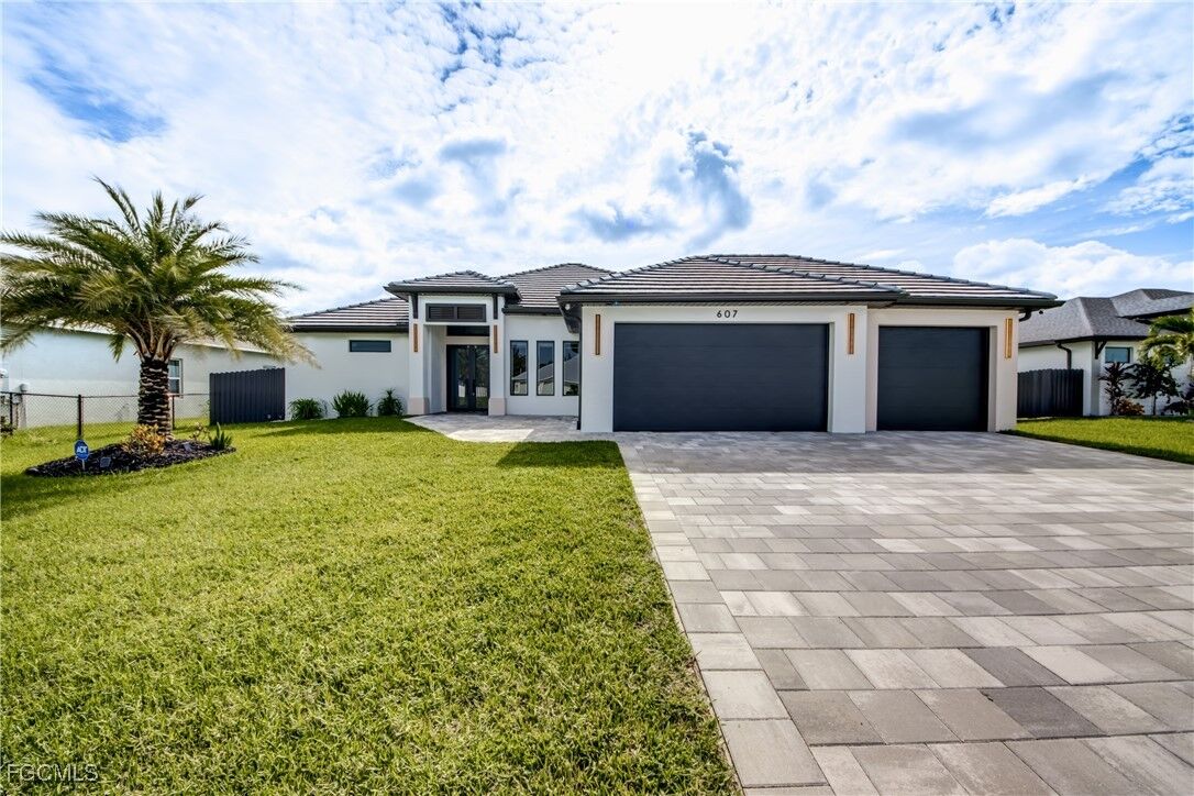 Property Photo: 607 SW 18th Court FL 33991