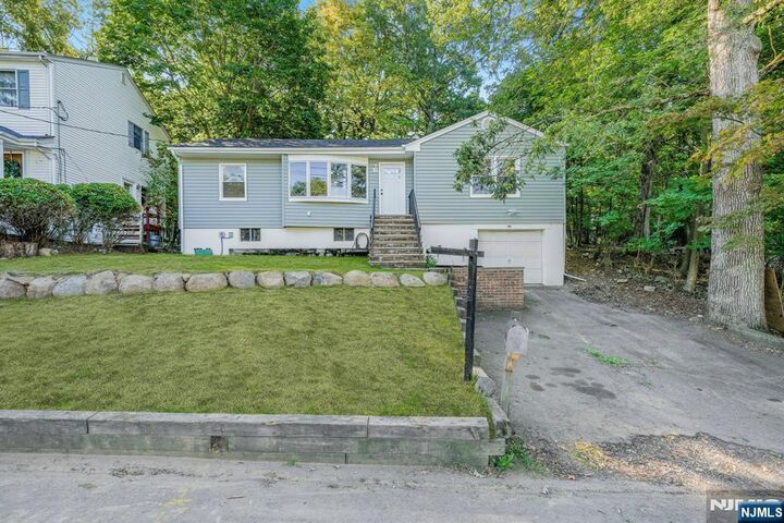 102 Hiawatha Boulevard  Oakland NJ 07436 photo