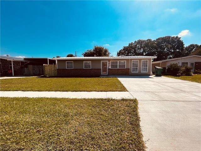 Property Photo: 2124 N Butterfly Circle LA 70056