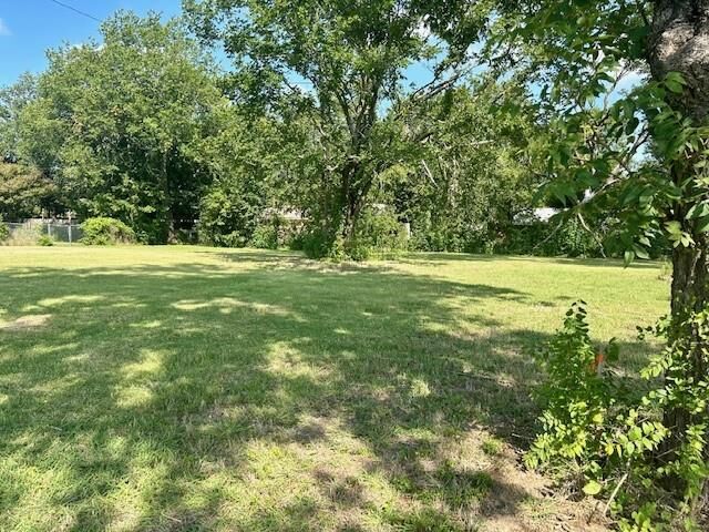 Property Photo: 311 N Leon Street TX 76642