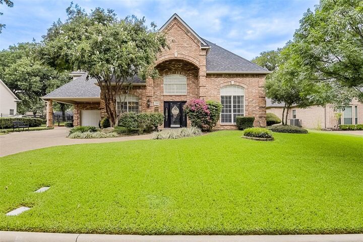 Property Photo: 1108 Saint Andrews Drive TX 76063
