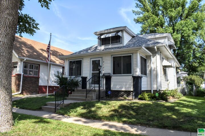 Property Photo: 2120 S Helen St IA 51106