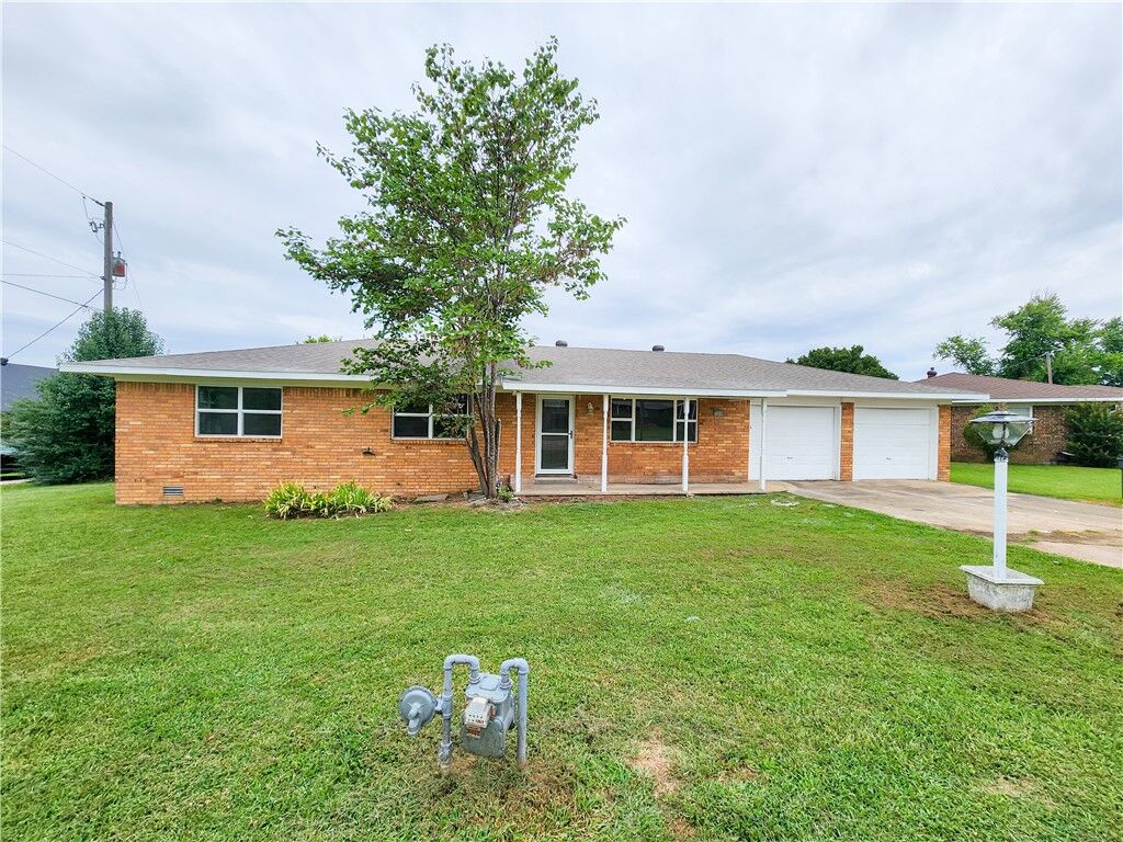 Property Photo:  2004 S 12th Street  AR 72758 