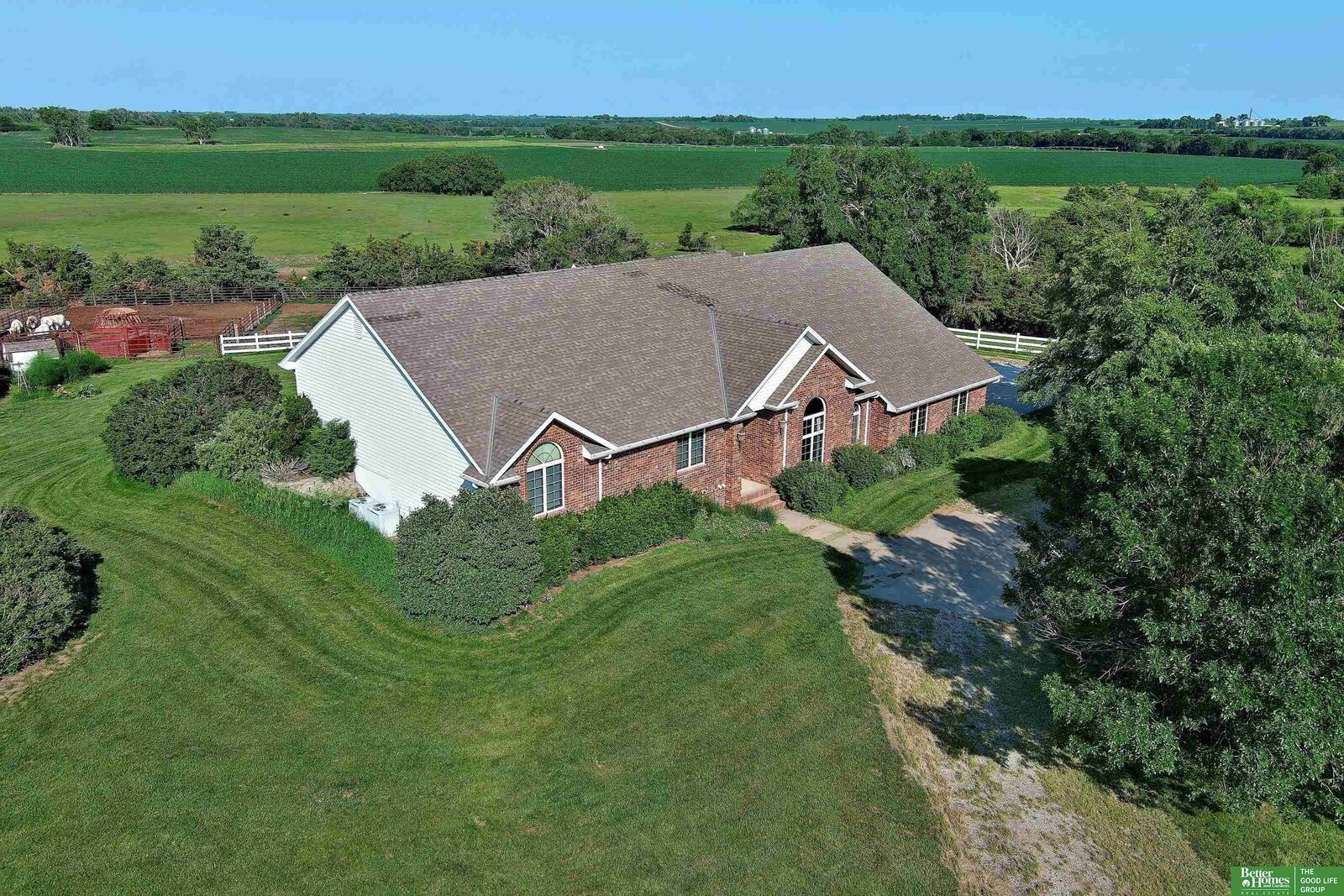 Property Photo: 1107 Road P Road NE 68467