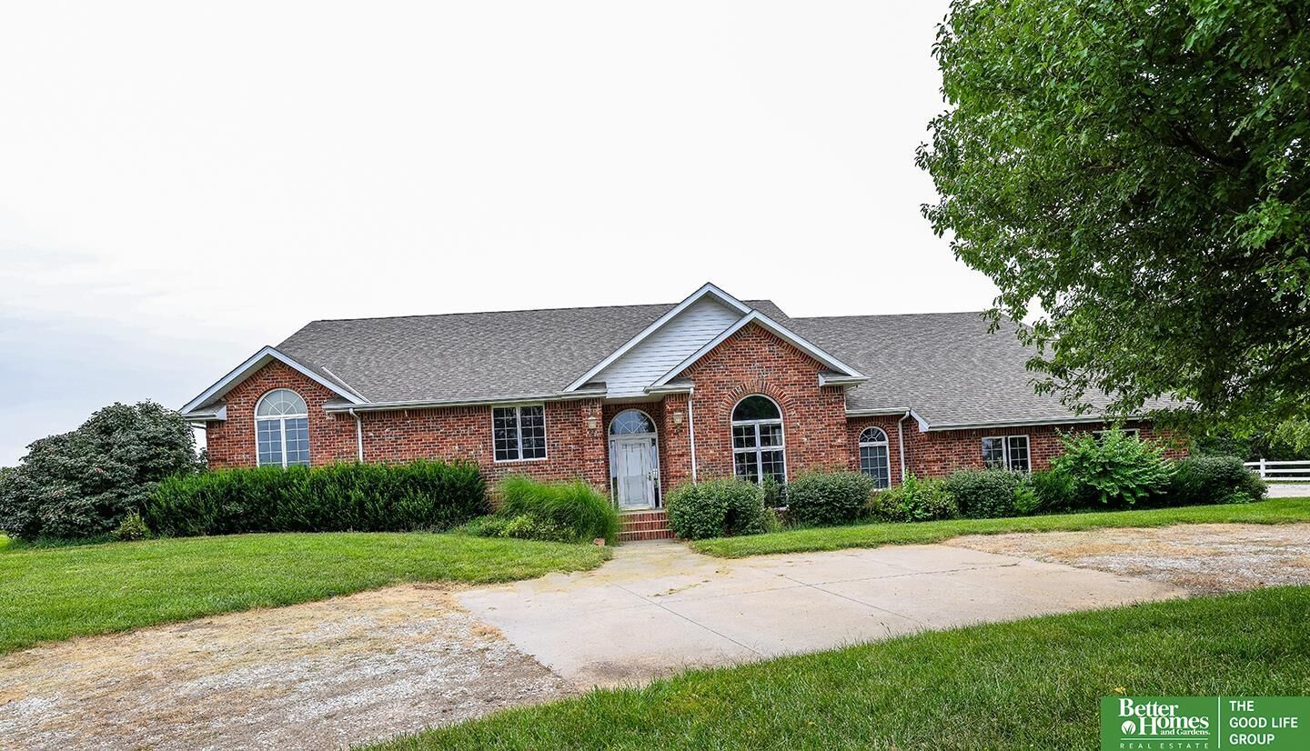Property Photo: 1107 Road P Road NE 68467