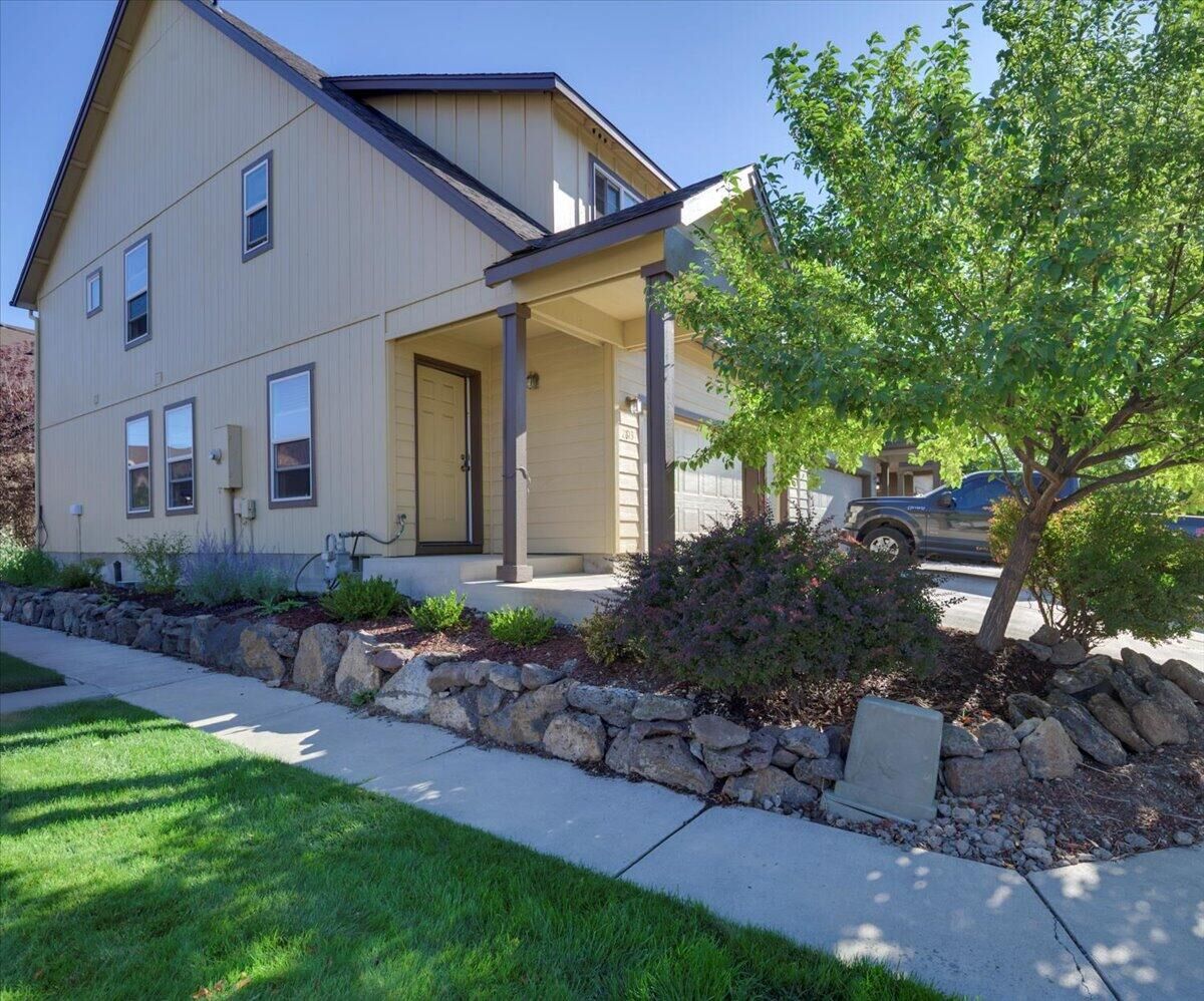 Property Photo:  2813 SW Indian Circle  OR 97756 