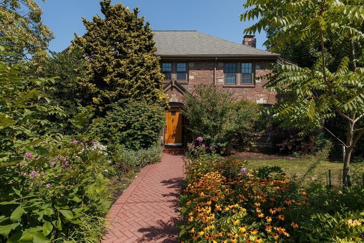 Property Photo:  190 Goden Street  MA 02478 