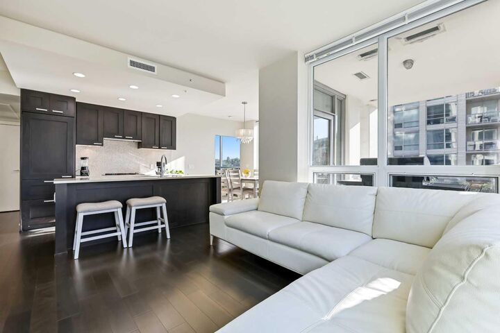 222 Riverfront Avenue SW 825  Calgary AB T2P 0X2 photo