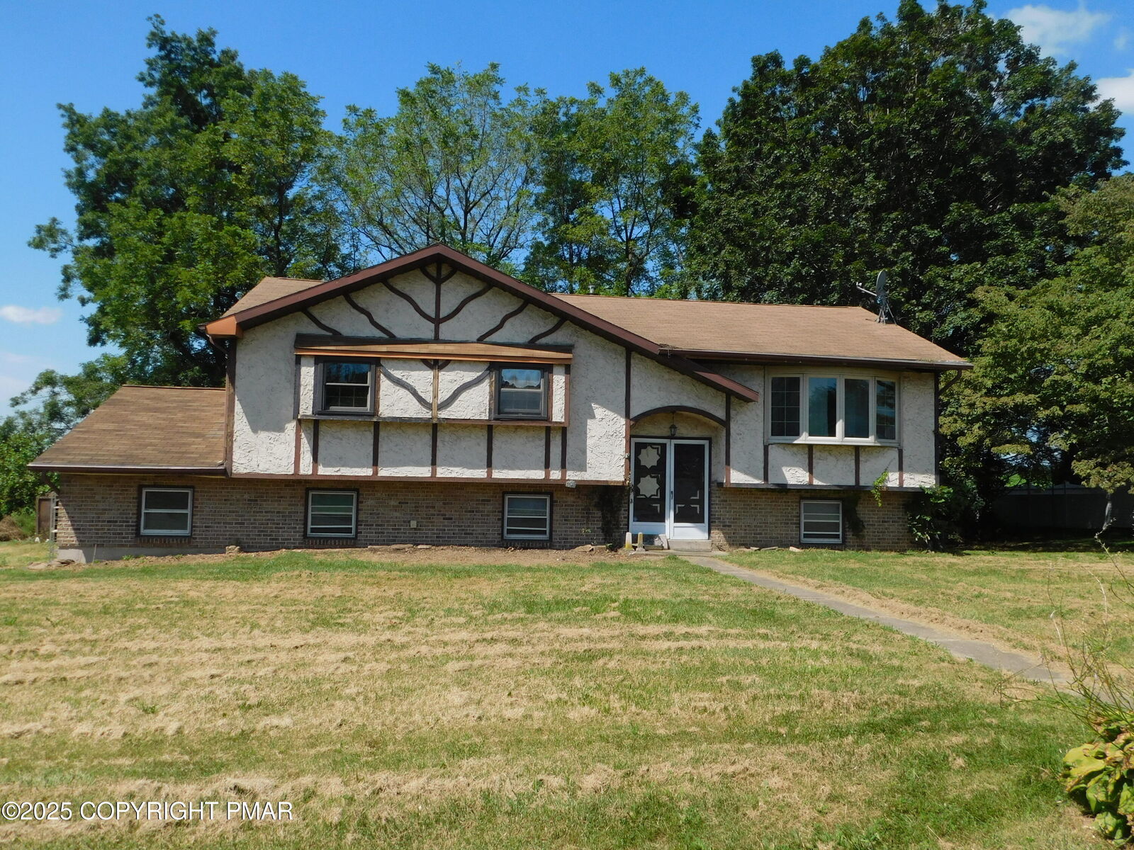 Property Photo:  7571 Richard Lane  PA 18014 