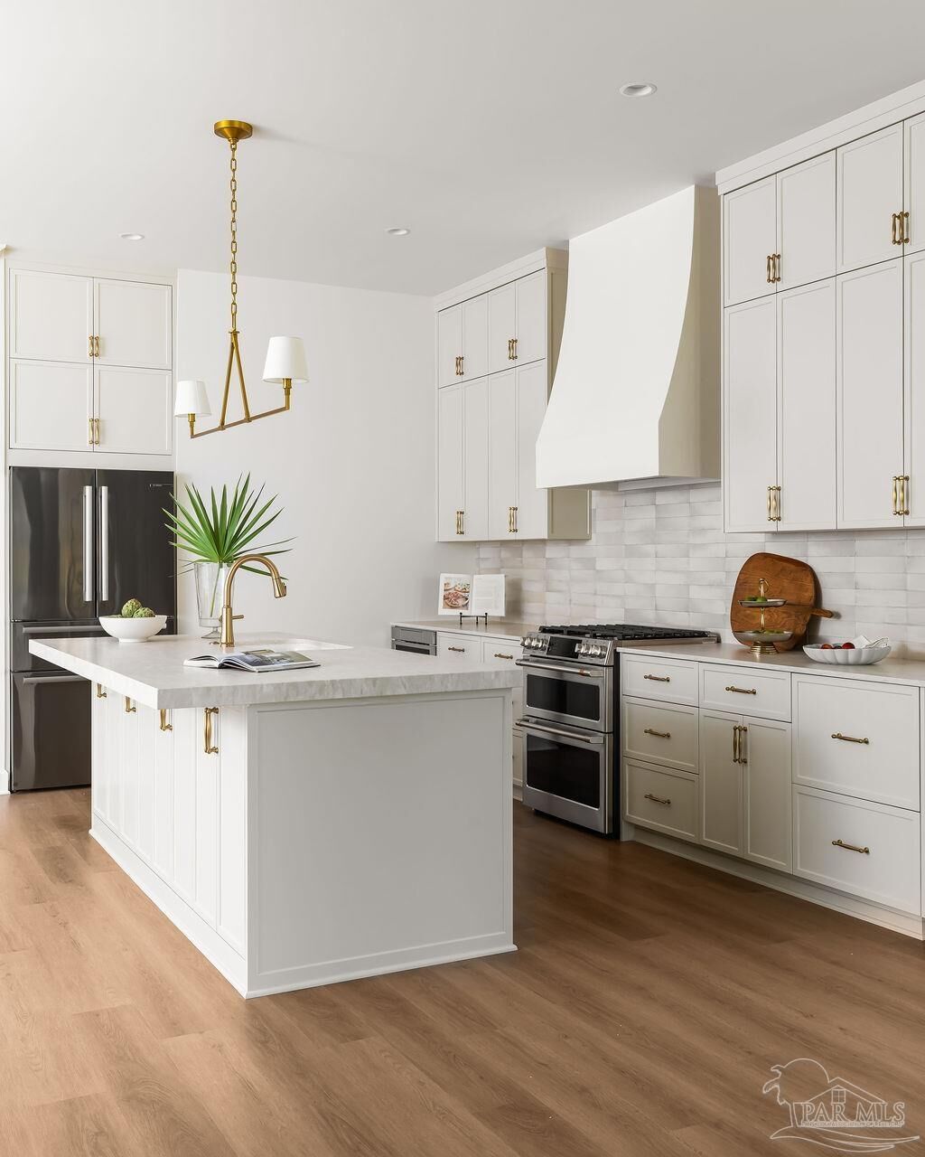 Property Photo:  1408 E Bobe St  FL 32503 