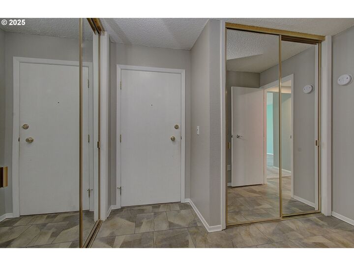 Property Photo:  5585 E Evergreen Blvd 5203  WA 98661 