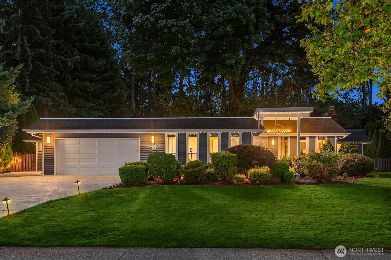 Property Photo:  20  Cascade Key  WA 98006 