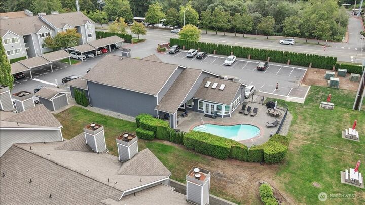 Property Photo: 12510 109th NE E101 WA 98034