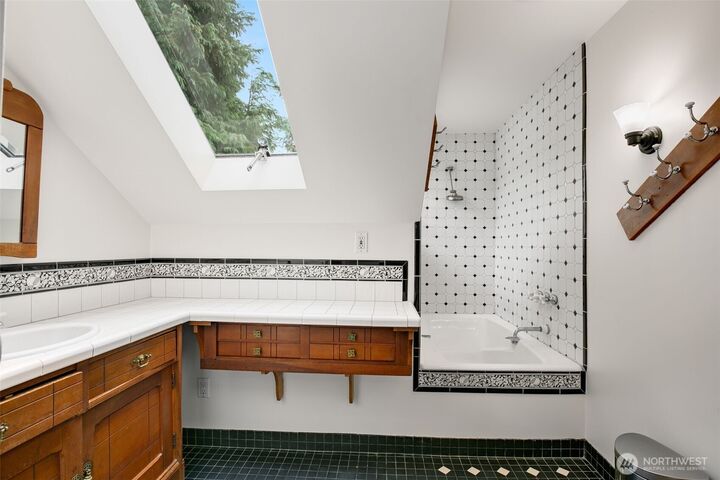 Property Photo: 1220 10th Avenue E WA 98102